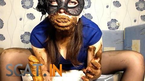 ScatLina - I wear a diaper and take off my mask (FullHD 1080p)