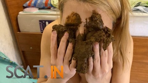 p00girl - Big shit on hair and face (FullHD 1080p)
